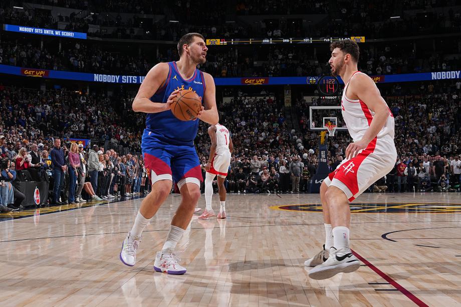 约基奇16+12+13穆雷30分 掘金主场36分大胜火箭