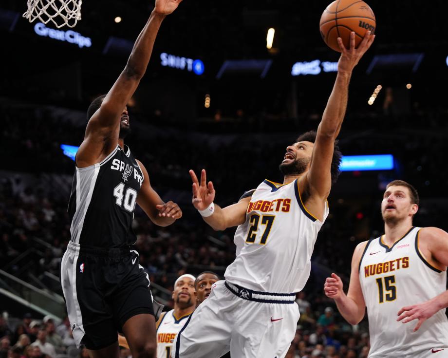 约基奇31+20+12穆雷39分 掘金客场20分逆转马刺