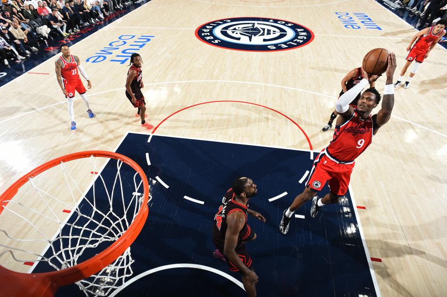 NBA-伦纳德28分喜迎里程碑 快船主场轻取公牛