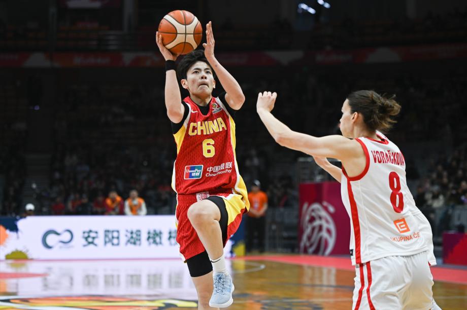 [图]王思雨连得9分锁定胜局 女篮世预赛中国战胜捷克股票配资炒股网