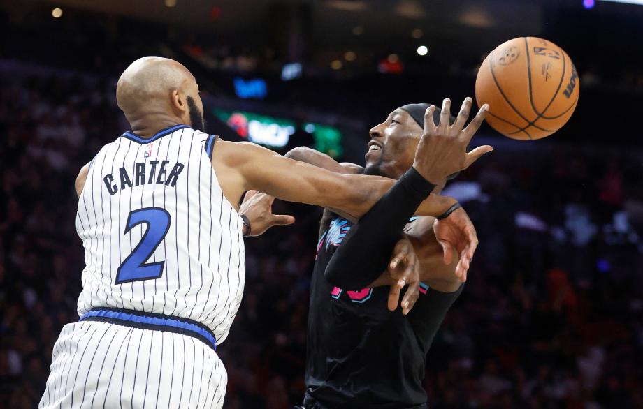 班凯罗27+8阿德巴约20+7 魔术险胜热火7连胜