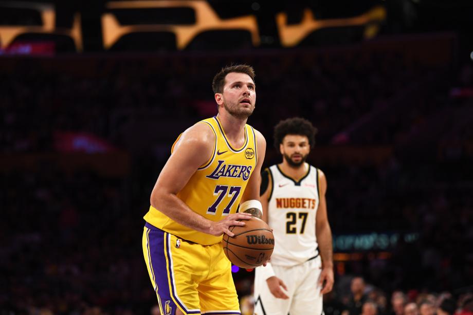 东契奇30+11+13准绝杀 湖人加时险胜掘金迎5连胜