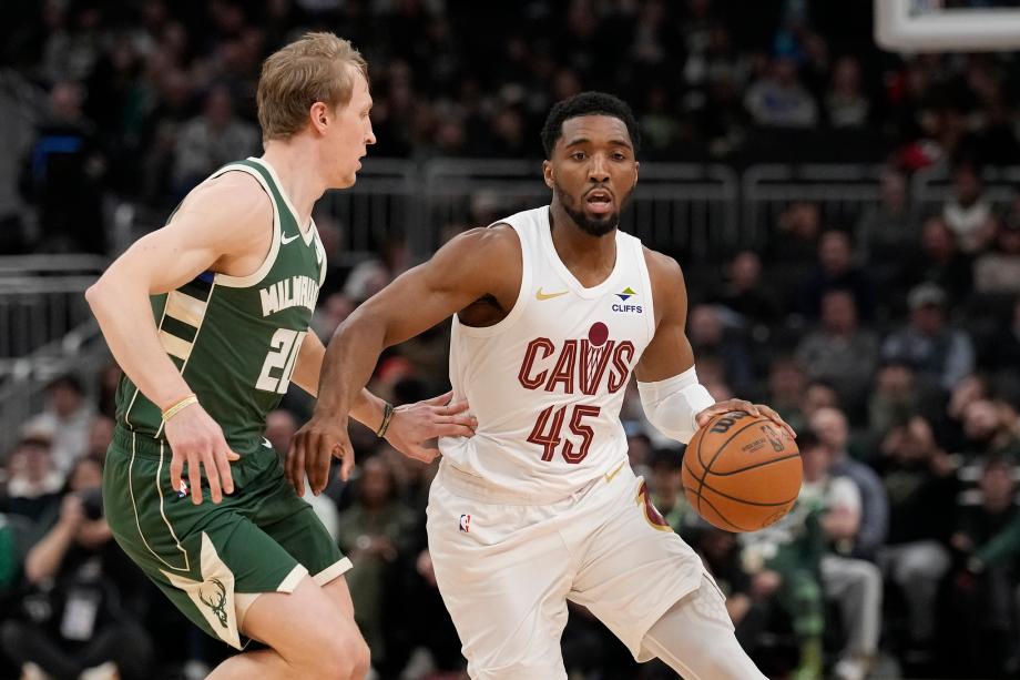 哈登27+5+6莫布利27+15 骑士胜雄鹿