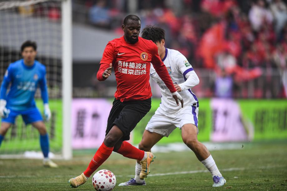 主场三球完胜天津津门虎 辽宁铁人赛季首胜