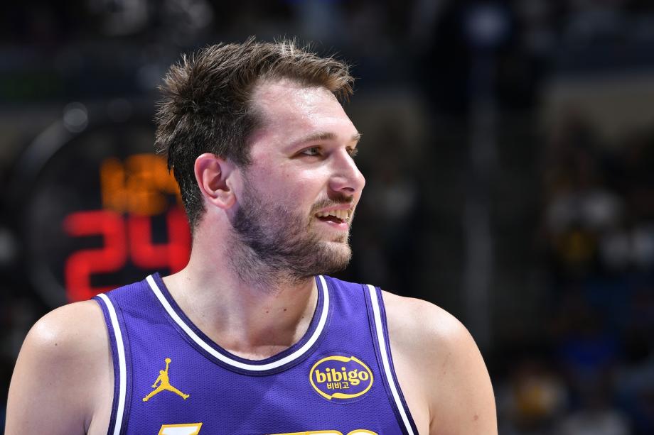 肯纳德三分准绝杀詹姆斯里程碑 湖人险胜魔术