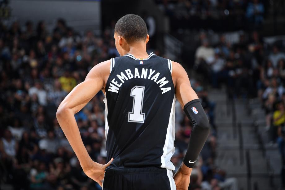 文班亚马20+8+6+5 马刺送步行者16连败