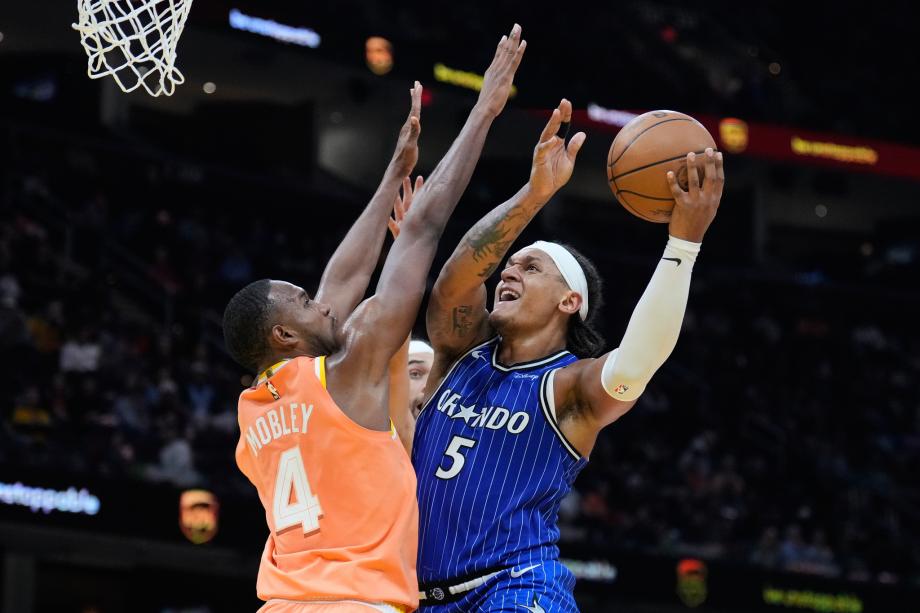 米切尔42分班凯罗36+6 骑士力克魔术4连胜