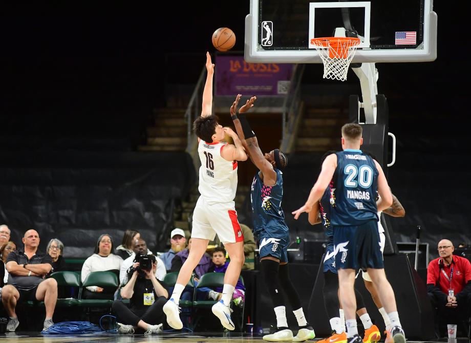 杨瀚森轰18分7板4助1断1帽 混音复仇奥斯汀马刺