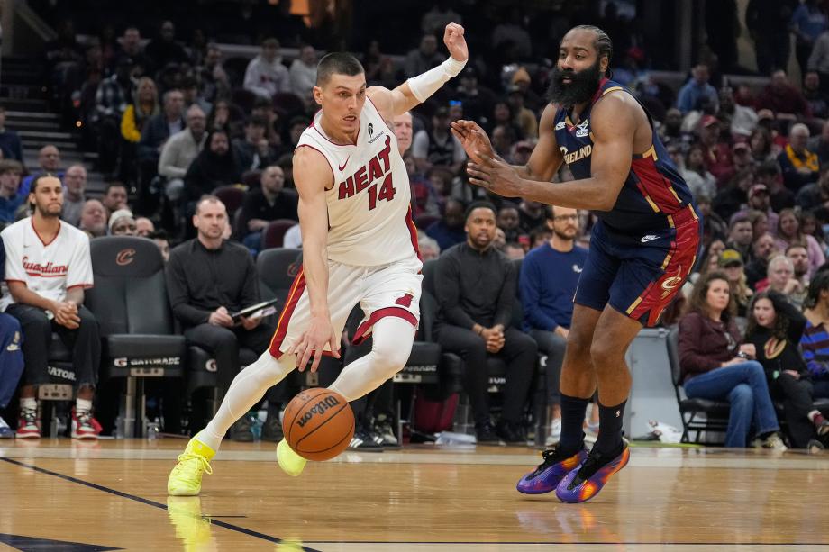 斯特鲁斯29+8哈登17+14 骑士复仇热火