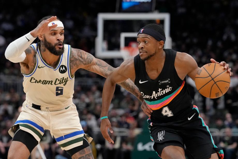 文班亚马23+15 马刺七人上双客场32分大胜雄鹿