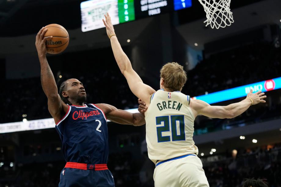 伦纳德20+8特伦特赛季新高36分 快船轻取雄鹿