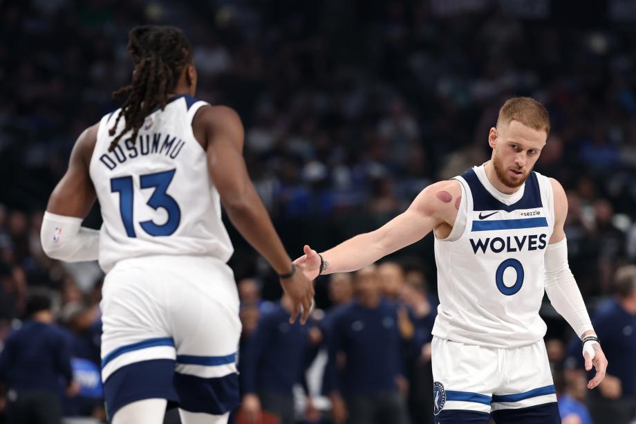 爱德华兹复出17+4 森林狼轻取独行侠