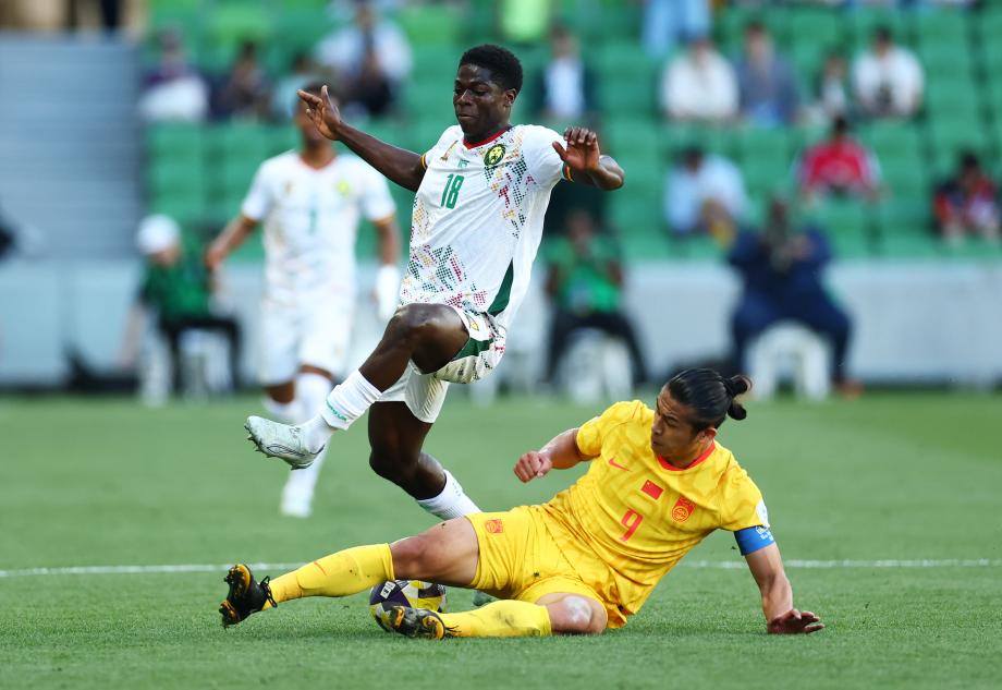 [图]海外足球系列赛 国足0-2不敌喀麦隆