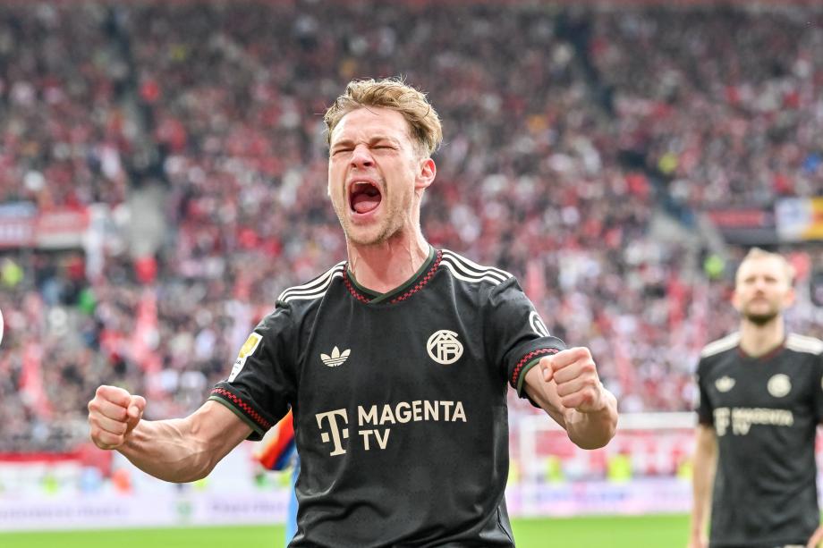 让二追三！比朔夫双响卡尔绝杀 拜仁3-2弗赖堡