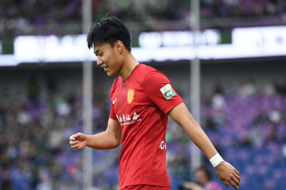 中超-王钰栋失单刀杜月徵制胜球 铜梁龙1-0浙江