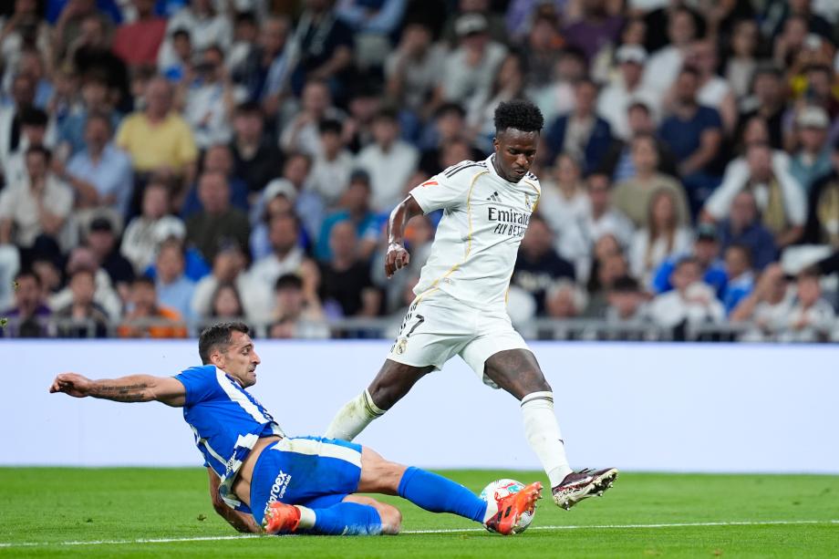 维尼修斯世界波姆巴佩破门 皇马2-1阿拉维斯