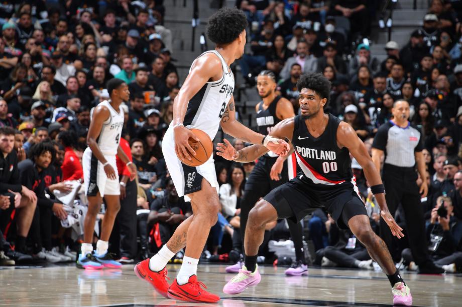 亨德森31分文班伤退 开拓者逆转马刺扳平总比分