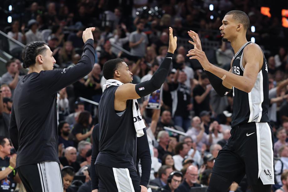 文班亚马28+10马刺大胜雷霆 NBA西决拖入抢七