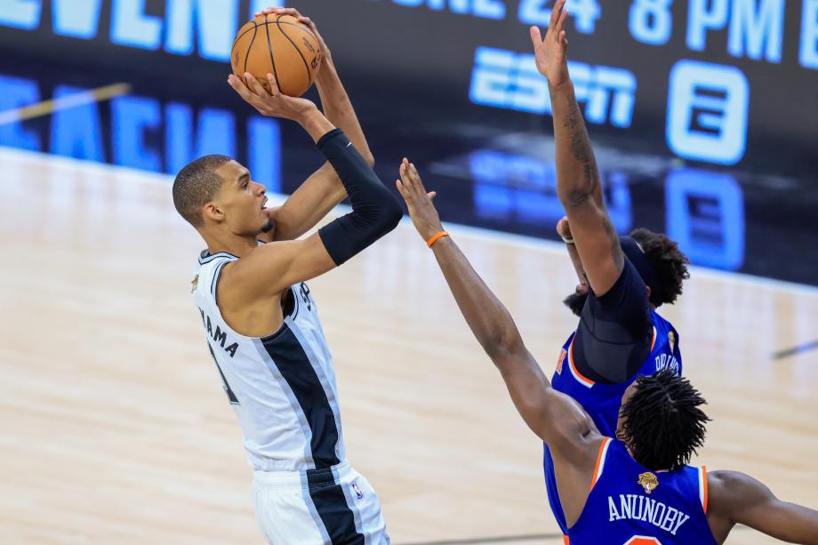 NBA总决赛：尼克斯胜马刺 总比分4-1夺得总冠军