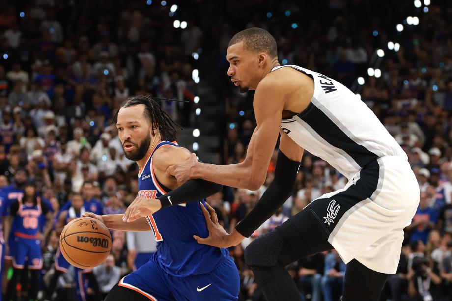 NBA总决赛：尼克斯胜马刺 总比分4-1夺得总冠军