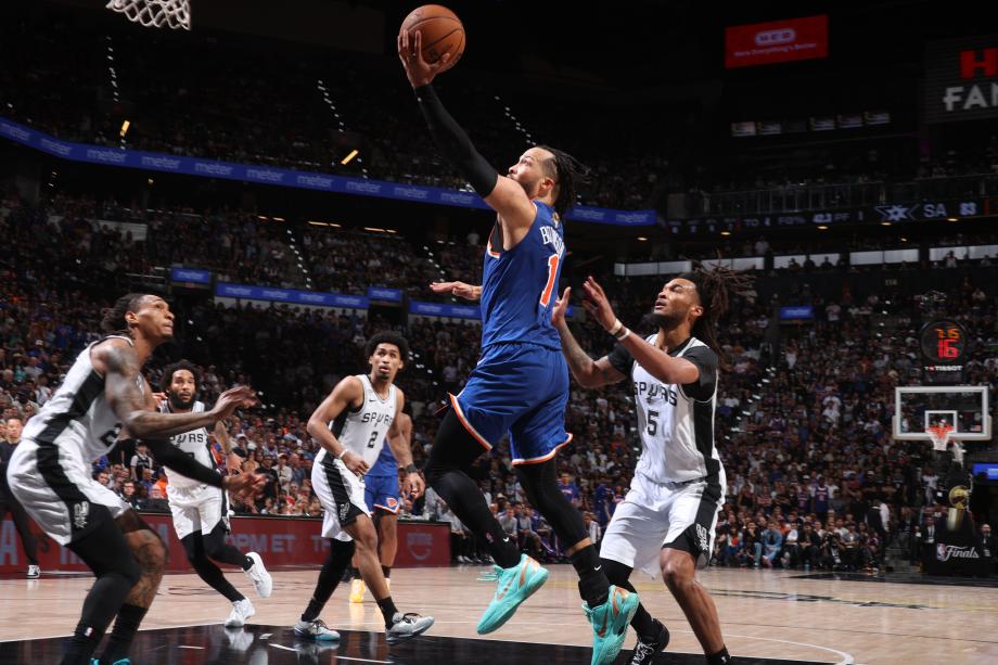 NBA总决赛：尼克斯胜马刺 总比分4-1夺得总冠军