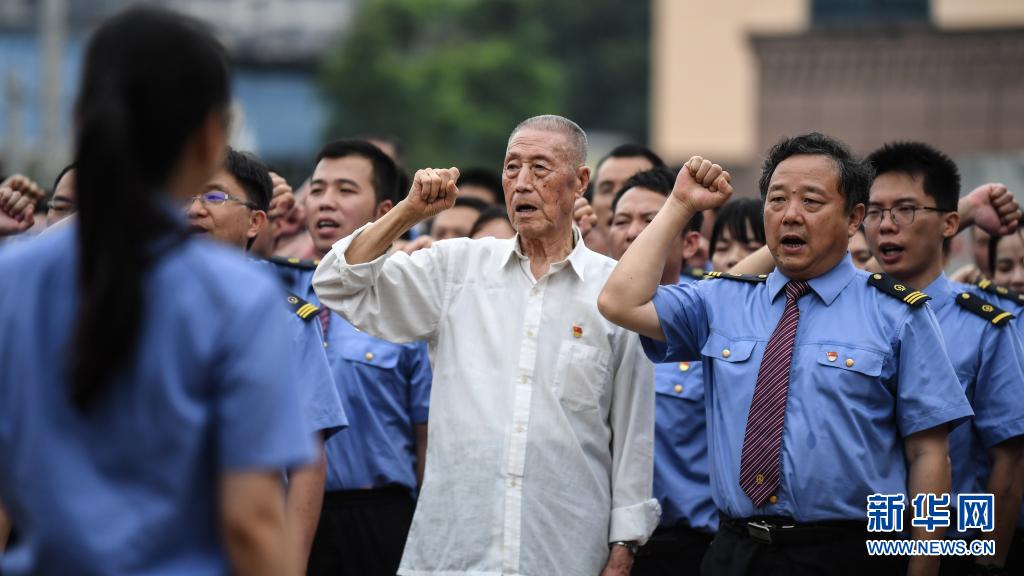 优享资讯 老同志入党终圆梦