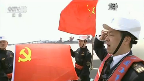 【中国抗疫斗争的生动实践】让党旗在抗疫斗争一线高高飘扬
