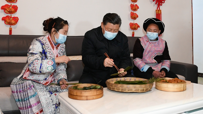 习近平春节前夕赴贵州看望慰问各族干部群众 向全国各族人民致以美好的新春祝福 祝各族人民幸福吉祥祝伟大祖国繁荣富强
