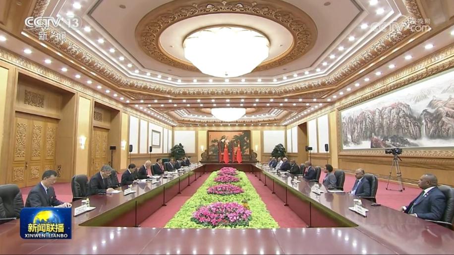 习近平会见巴布亚新几内亚总理