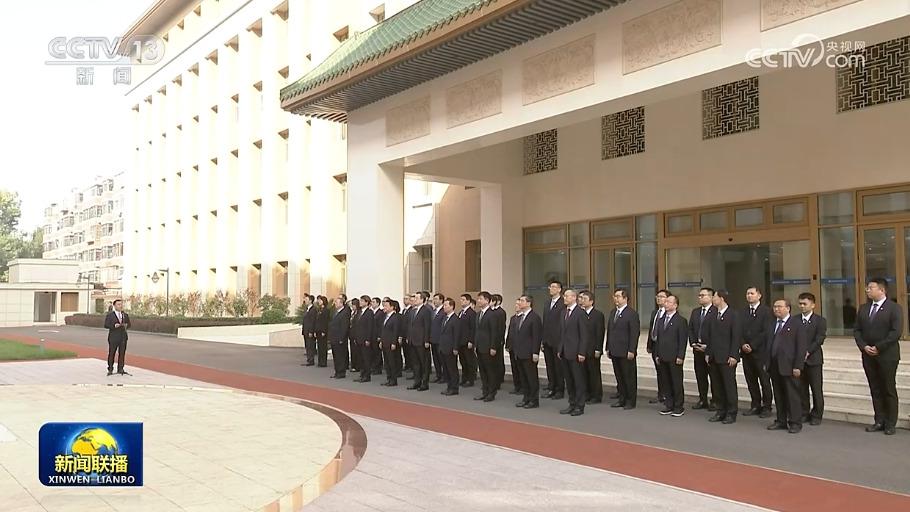 丁薛祥出席国家数据局揭牌仪式