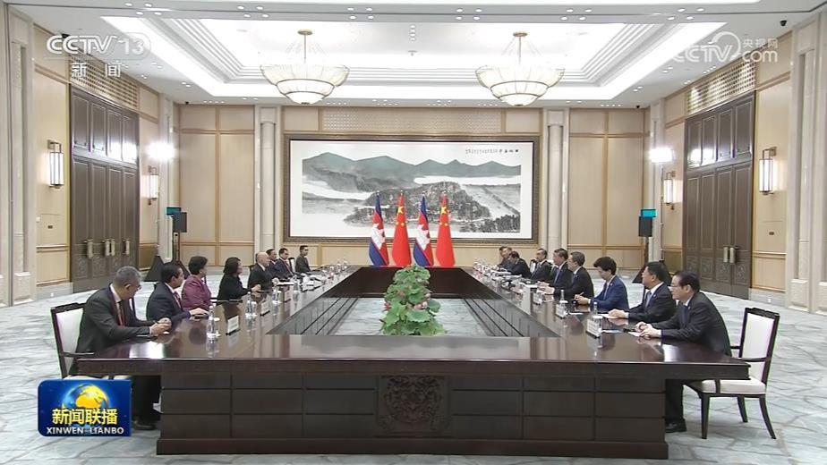 习近平会见柬埔寨国王