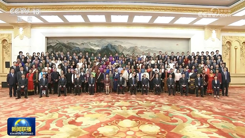 王沪宁会见全国少数民族参观团