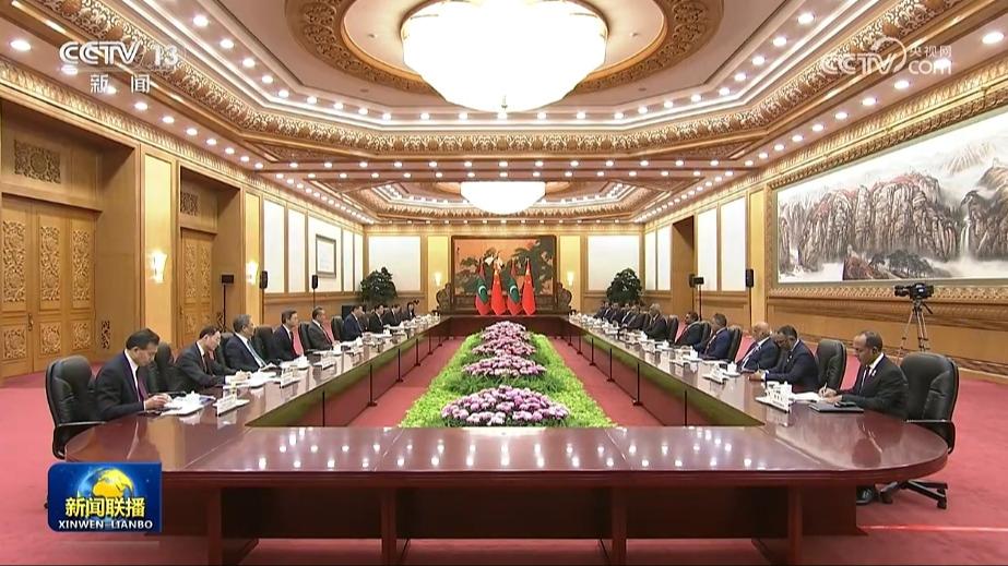 习近平同马尔代夫总统会谈