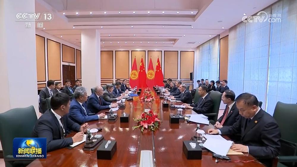 李强会见吉尔吉斯斯坦总理
