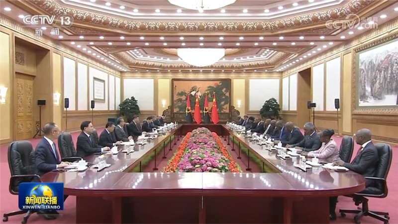 习近平同安哥拉总统会谈