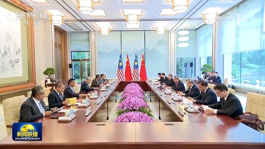 李强会见马来西亚第一副总理
