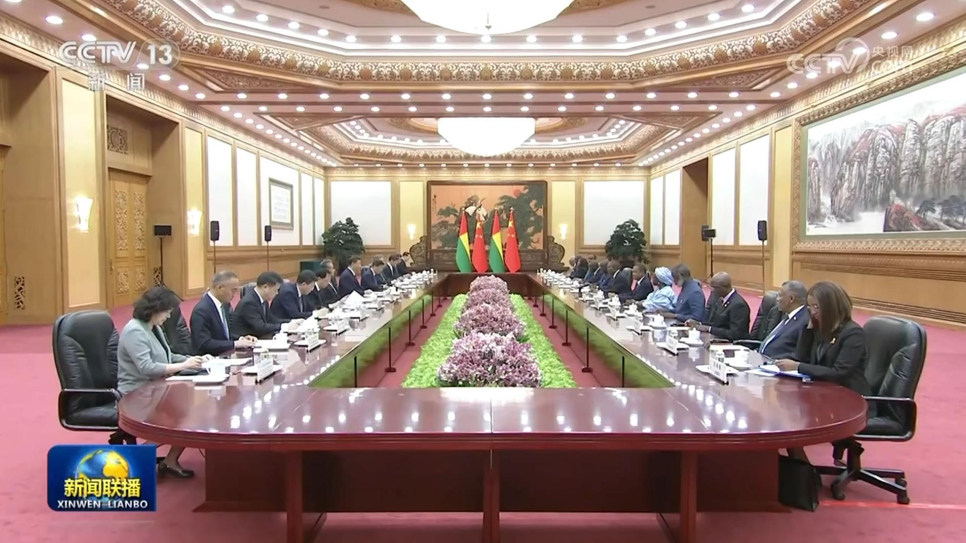 习近平同几内亚比绍总统会谈