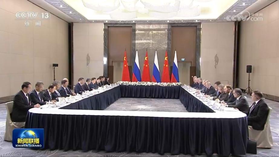 习近平会见俄罗斯总统