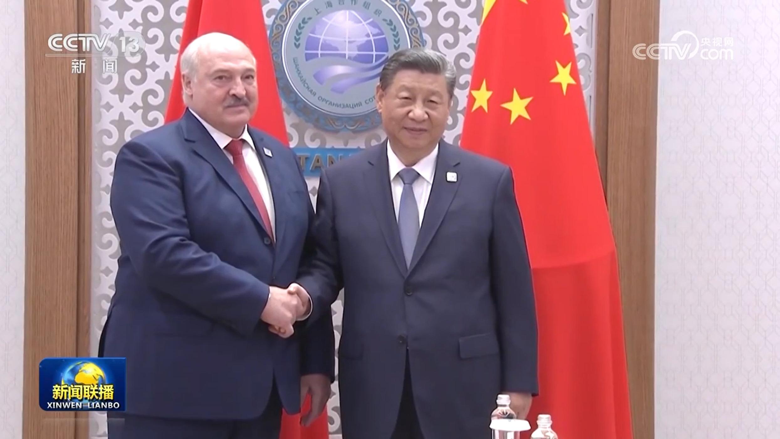 习近平会见白俄罗斯总统