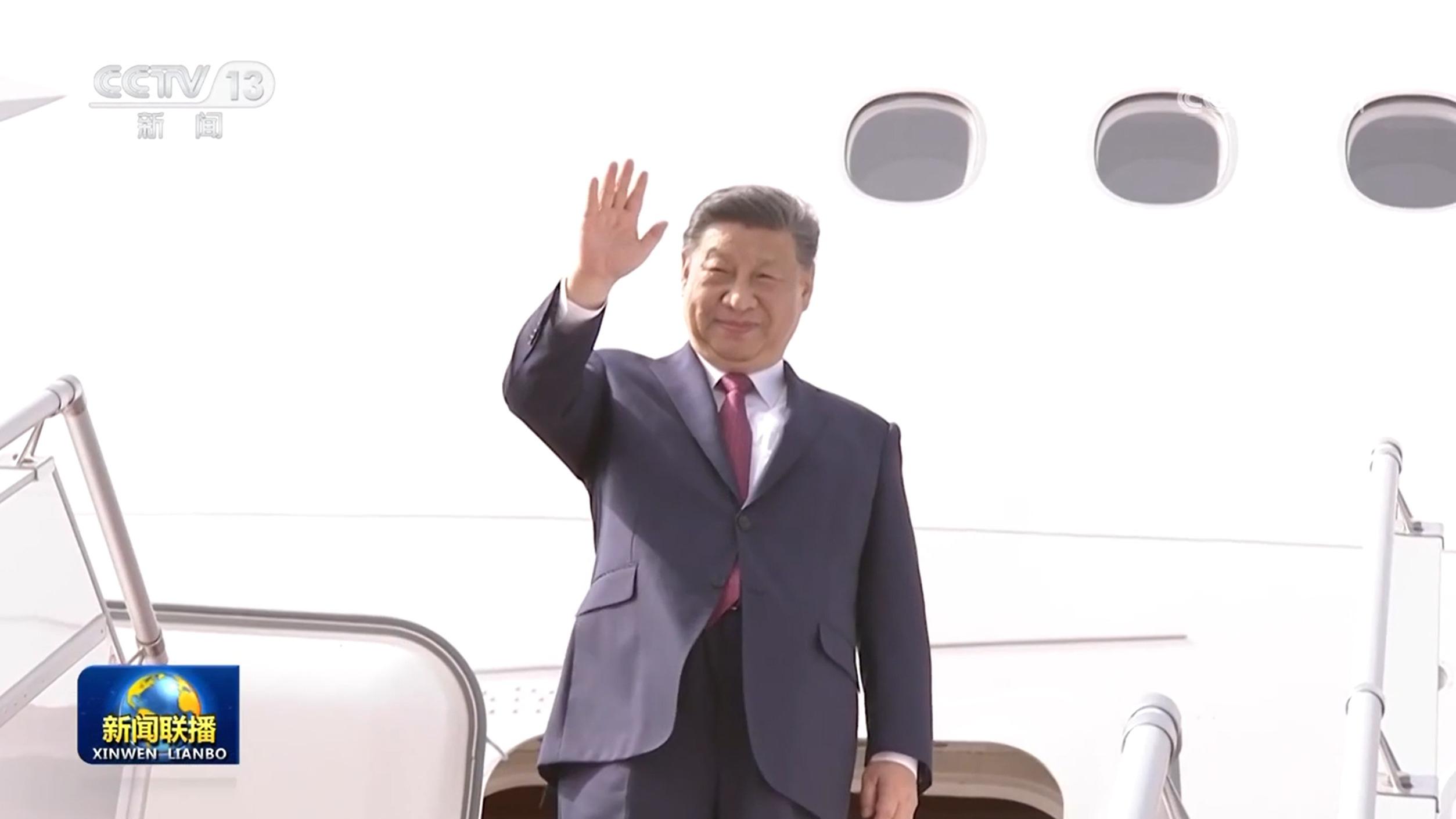 习近平结束对塔吉克斯坦的国事访问乘专机离开杜尚别
