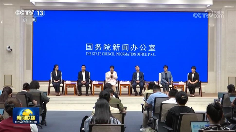 国务院新闻办举行“最美医生”代表与中外记者见面会