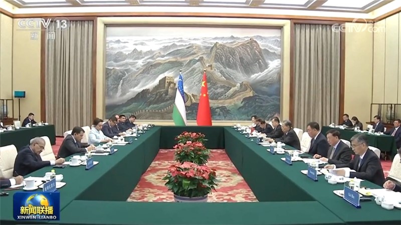赵乐际同乌兹别克斯坦最高会议参议院主席举行会谈