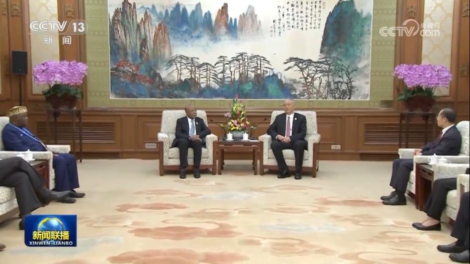蔡奇会见纳米比亚总统