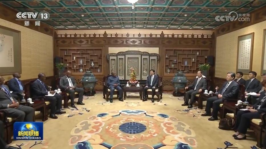 王沪宁会见布隆迪总统