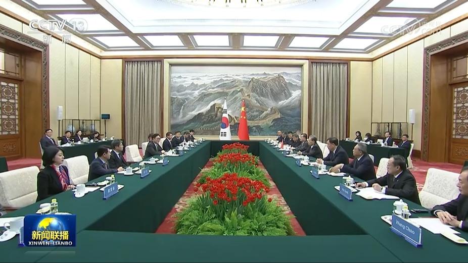 赵乐际同韩国国会议长举行会谈