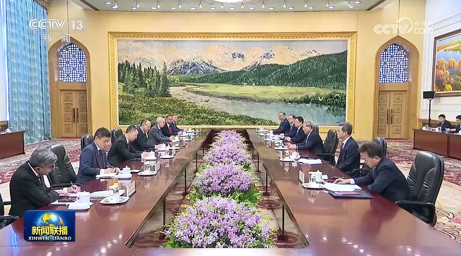 李强会见亚洲开发银行行长