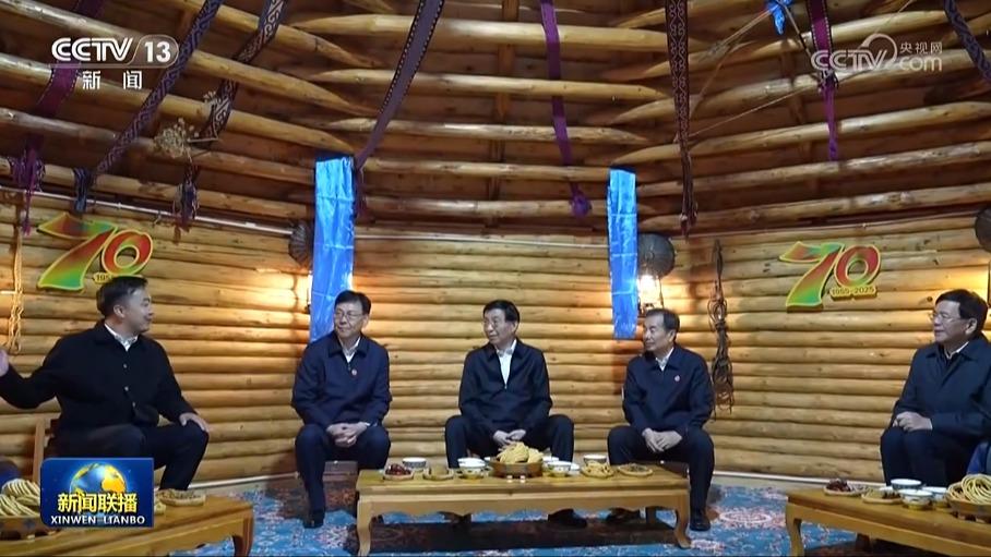 中央代表团在新疆多地看望慰问各族干部群众 王沪宁参加活动