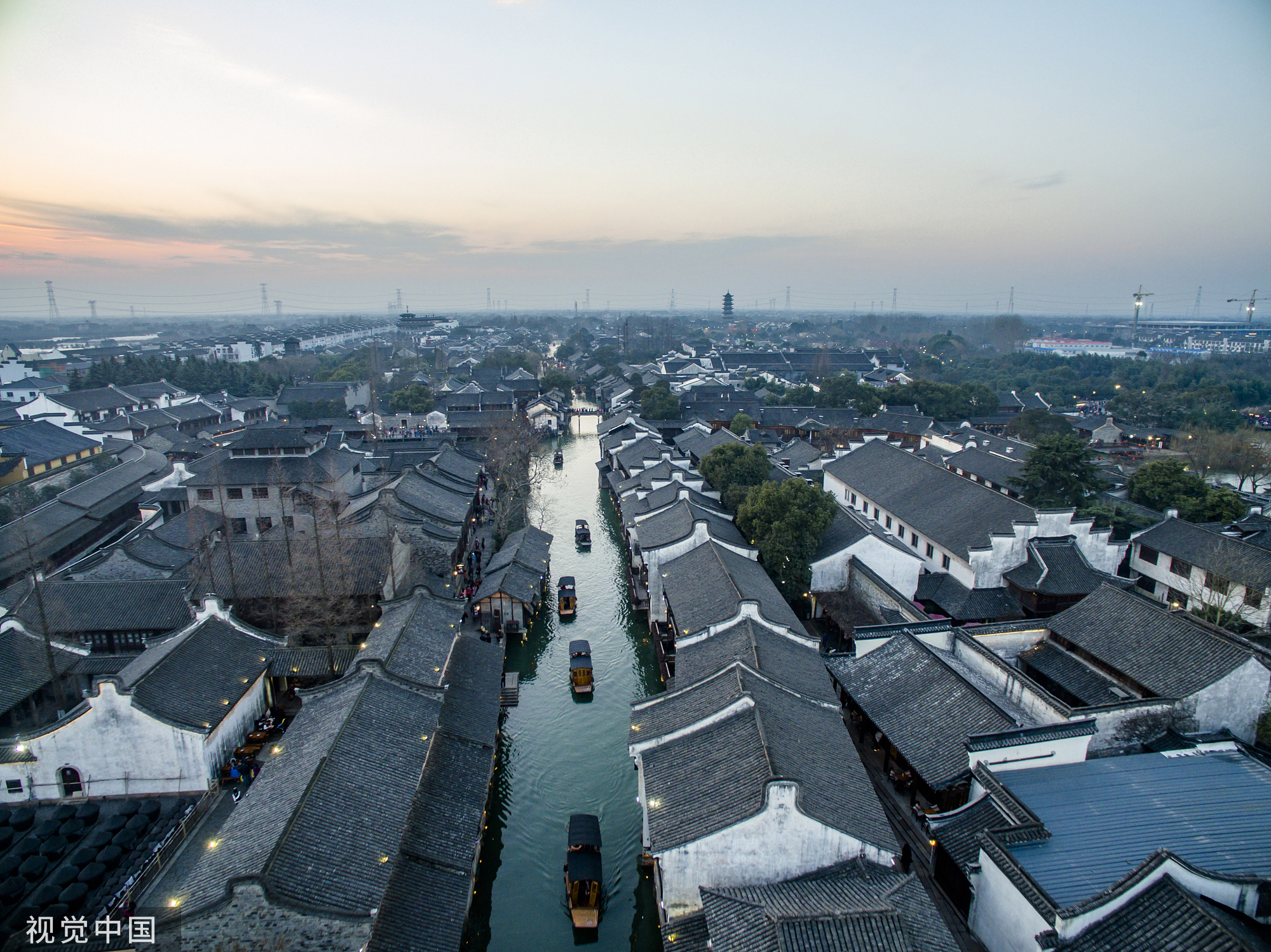 央视网评丨不能独树一帜，就难为特色小镇_新闻频道_央视网(cctv.com)