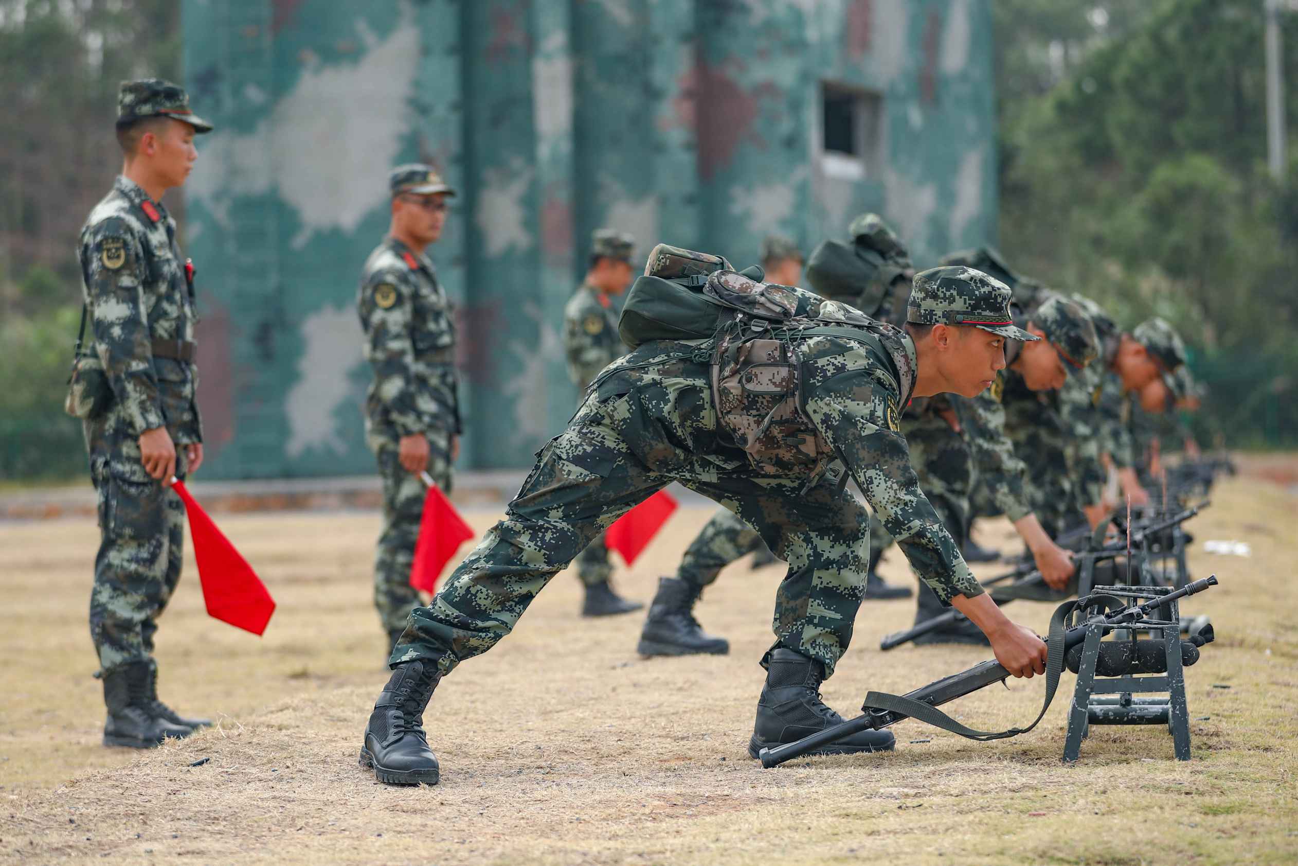 烎烎烎武警新兵打响军旅第一枪