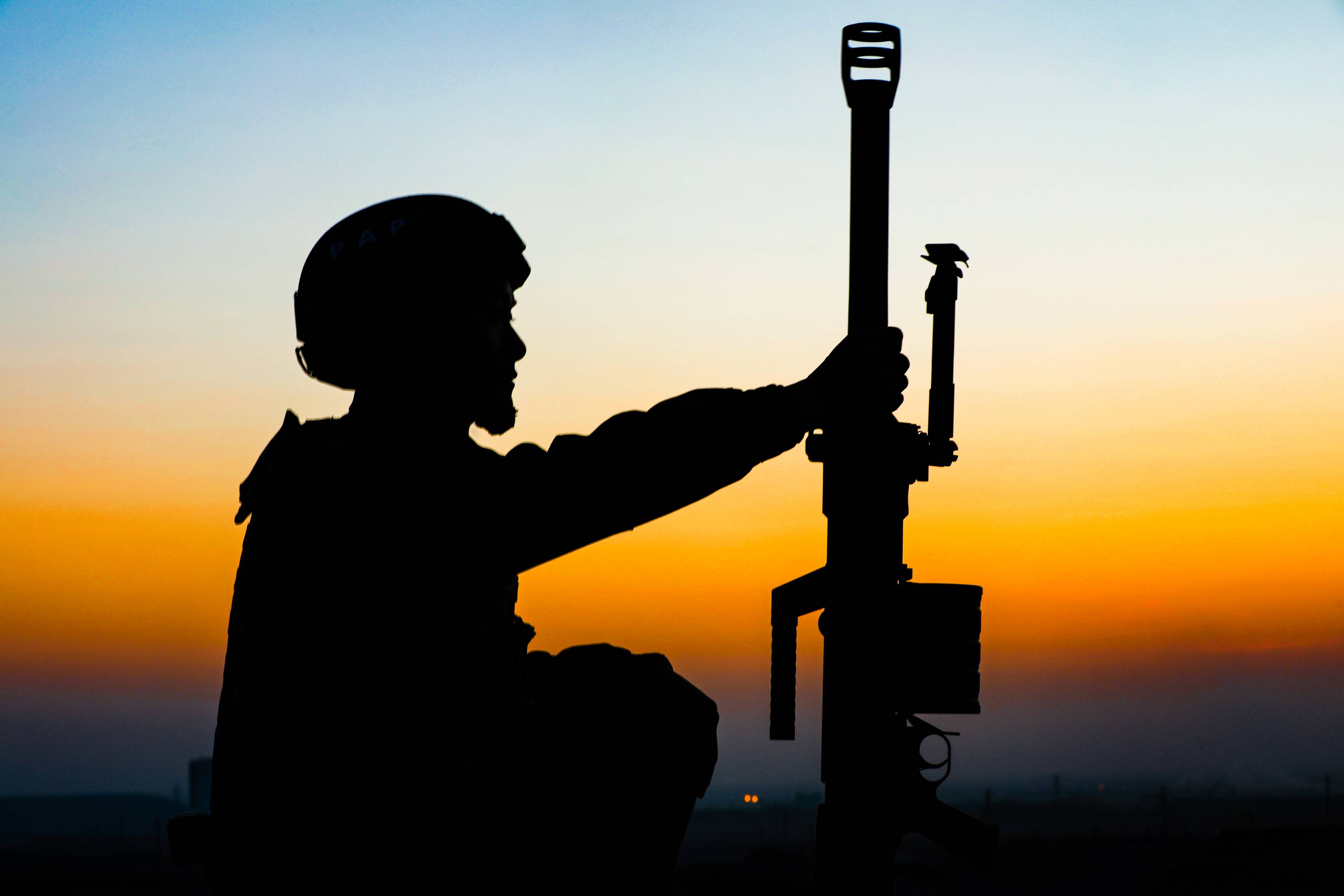 剪影直击特战队员野外驻训场